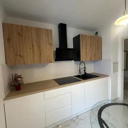 Tres Beau Trois Pieces Avec Vue Degagee Et Parking Prive Souterrain *