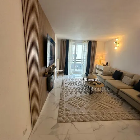 Apartment Tres Beau Trois Pieces Avec Vue Degagee *