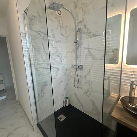 Tres Beau Trois Pieces Avec Vue Degagee アパート